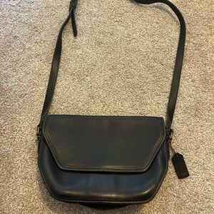 Elegant Black Leather Crossbody Bag with Flap Closure